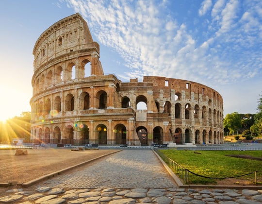 Vista cercana del Coliseo en Roma