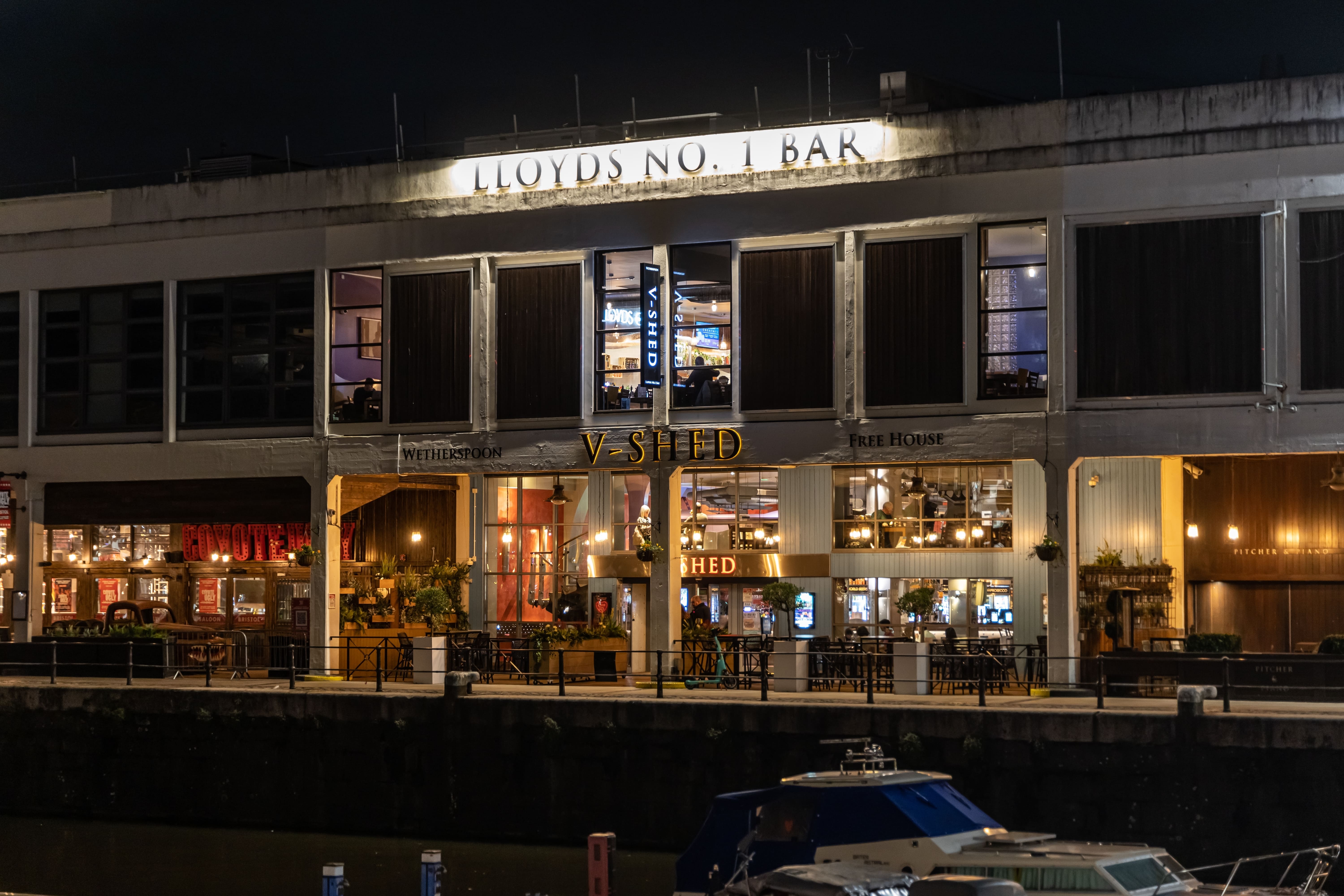  A pub at night time in Bristol, England