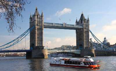 Tower Bridge London cruise