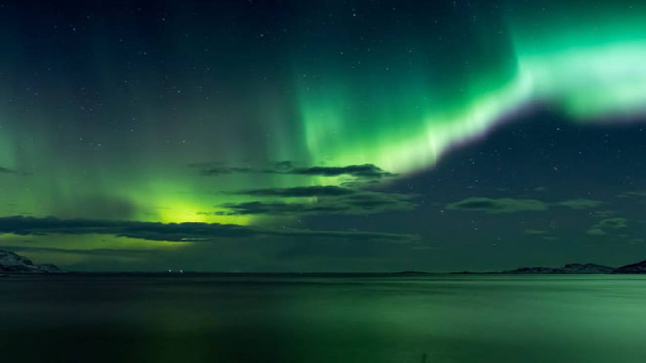 Private Northern Lights Tour – Tailor-Made with Icelandic Treats