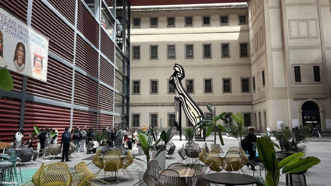 Reina Sofia Museum: Self-Guided Audio Tour & Entry Ticket