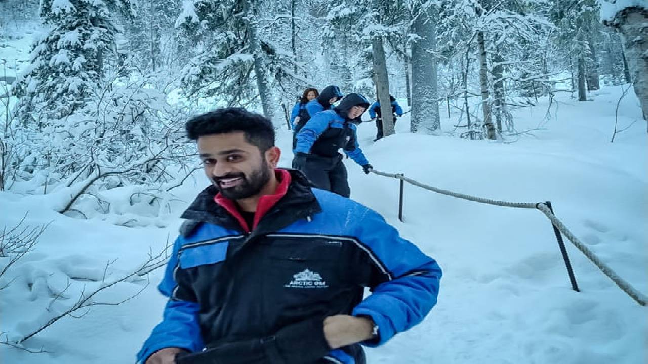 Korouoma Frozen Waterfalls Hike Tour & Barbeque - Small Group