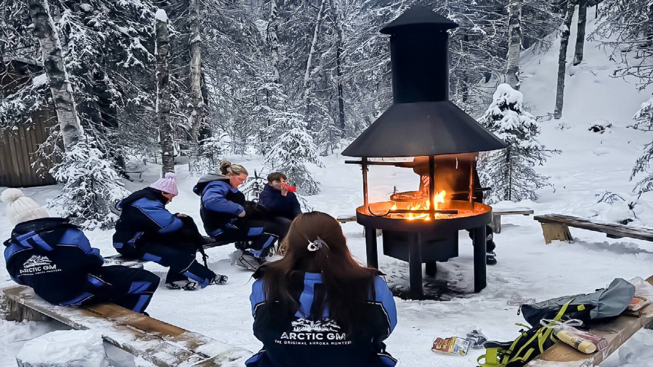 Korouoma Frozen Waterfalls Hike Tour & Barbeque - Small Group