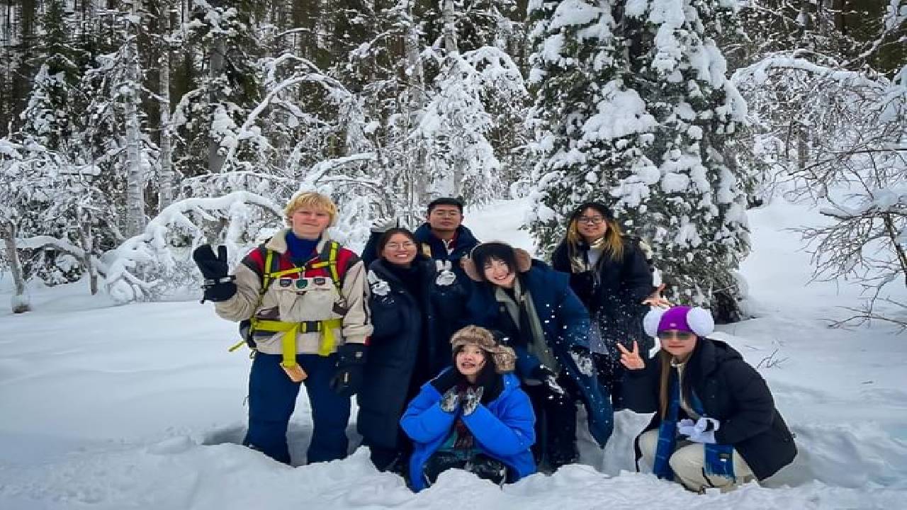 Korouoma Frozen Waterfalls Hike Tour & Barbeque - Small Group