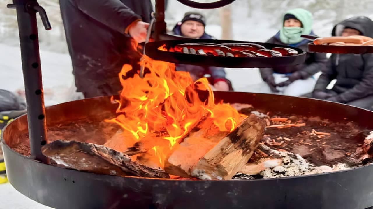 Korouoma Frozen Waterfalls Hike Tour & Barbeque - Small Group