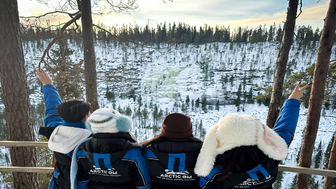 Korouoma Frozen Waterfalls Hike Tour & Barbeque - Small Group