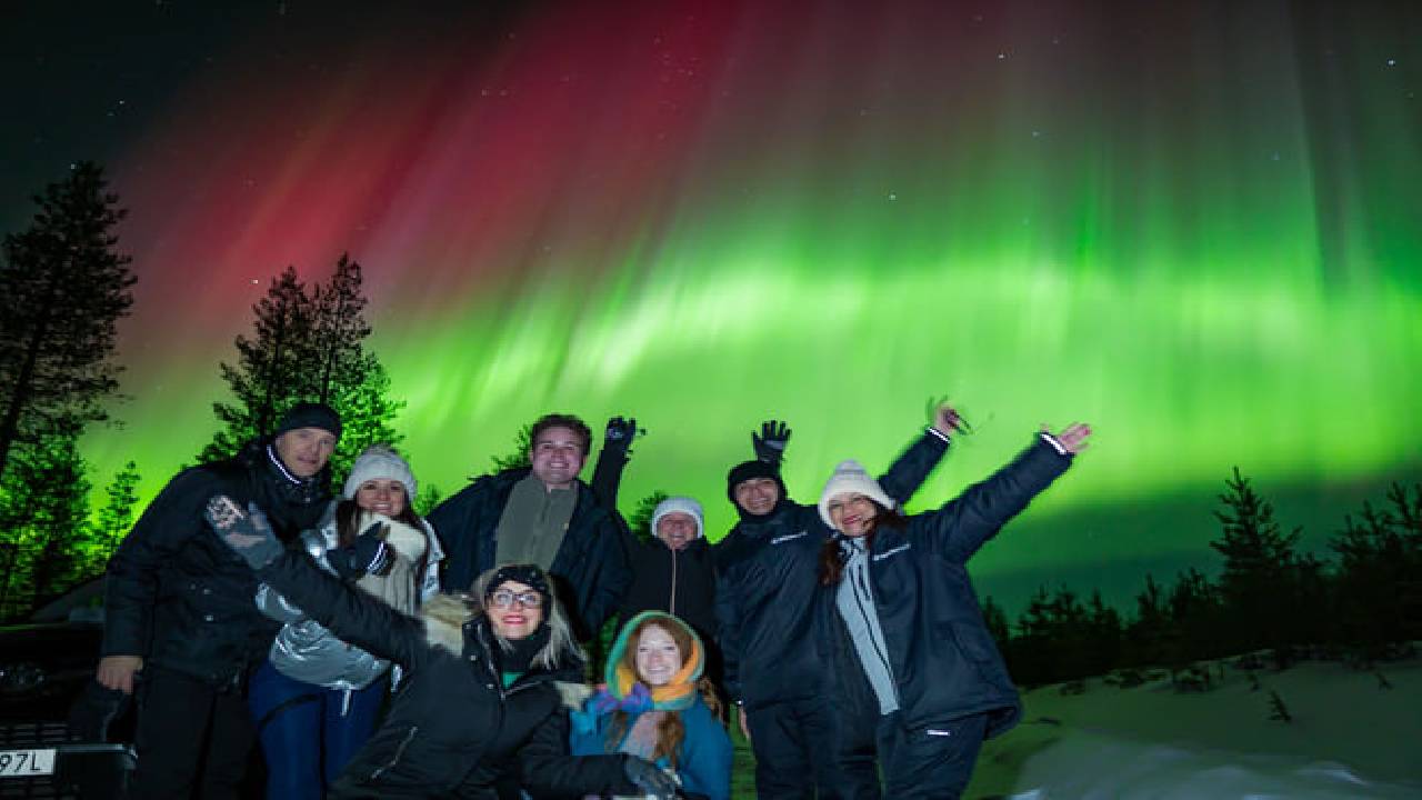 Unlimited Northern Lights Guarantee Tour with Photographer & Unlimited Mileage/Time - Small Group