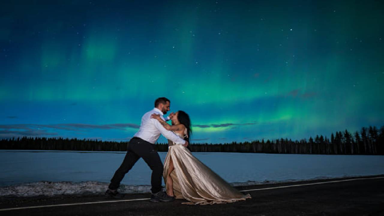 Unlimited Northern Lights Guarantee Tour with Photographer & Unlimited Mileage/Time - Small Group