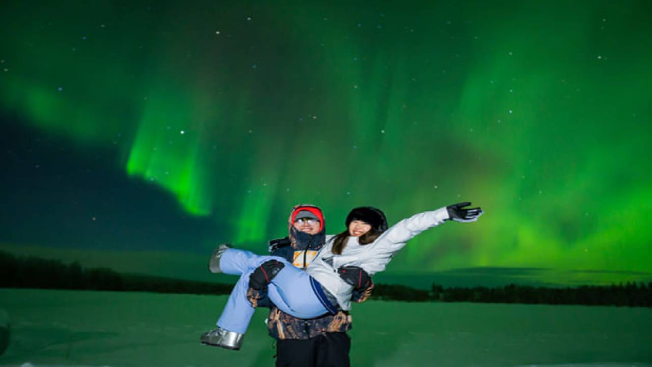 Unlimited Northern Lights Guarantee Tour with Photographer & Unlimited Mileage/Time - Small Group