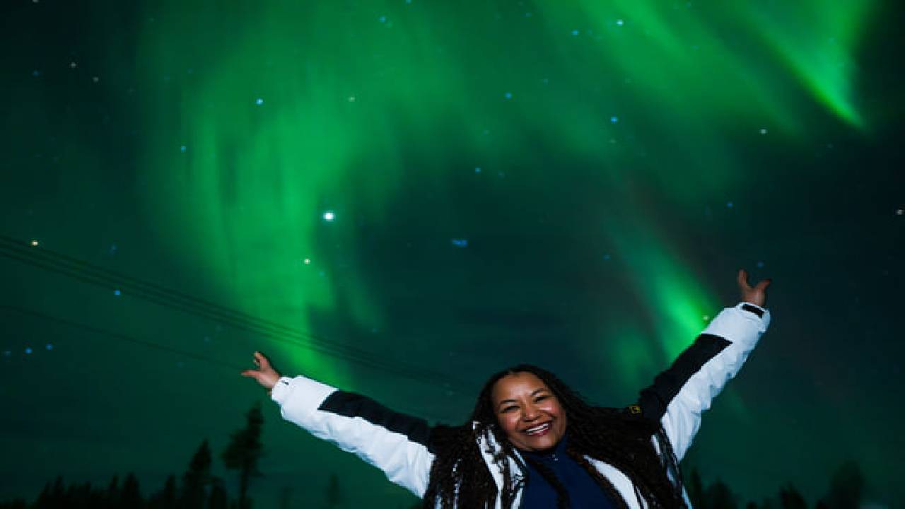 Unlimited Northern Lights Guarantee Tour with Photographer & Unlimited Mileage/Time - Small Group