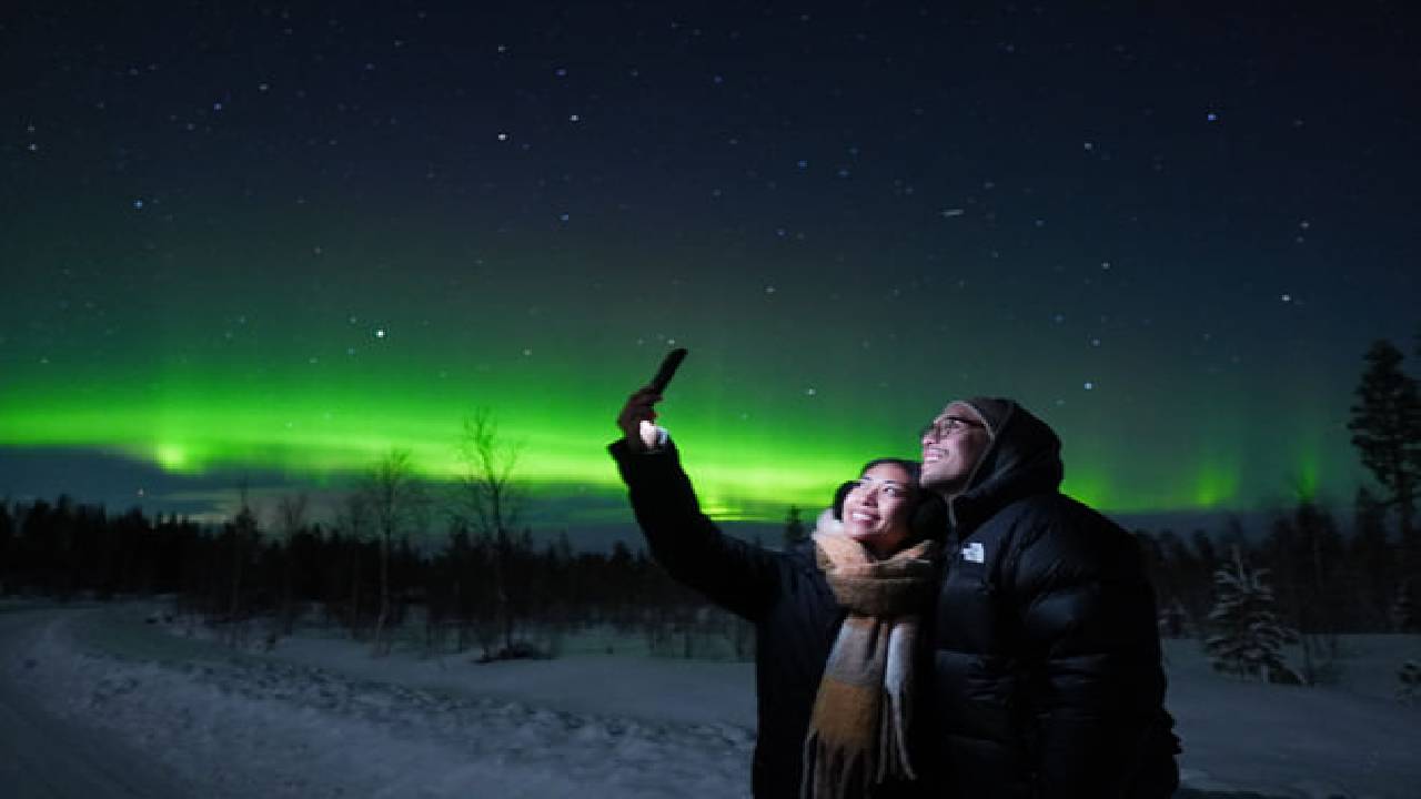 Unlimited Northern Lights Guarantee Tour with Photographer & Unlimited Mileage/Time - Small Group