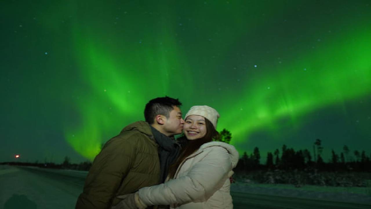Unlimited Northern Lights Guarantee Tour with Photographer & Unlimited Mileage/Time - Small Group