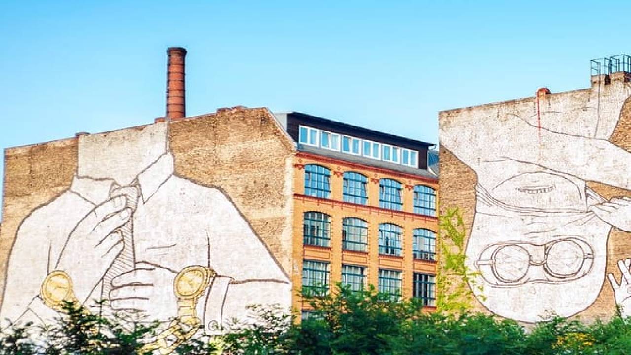 Berlin: Kreuzberg Street Art & Urban Life Walking Audio Tour on a Mobile App