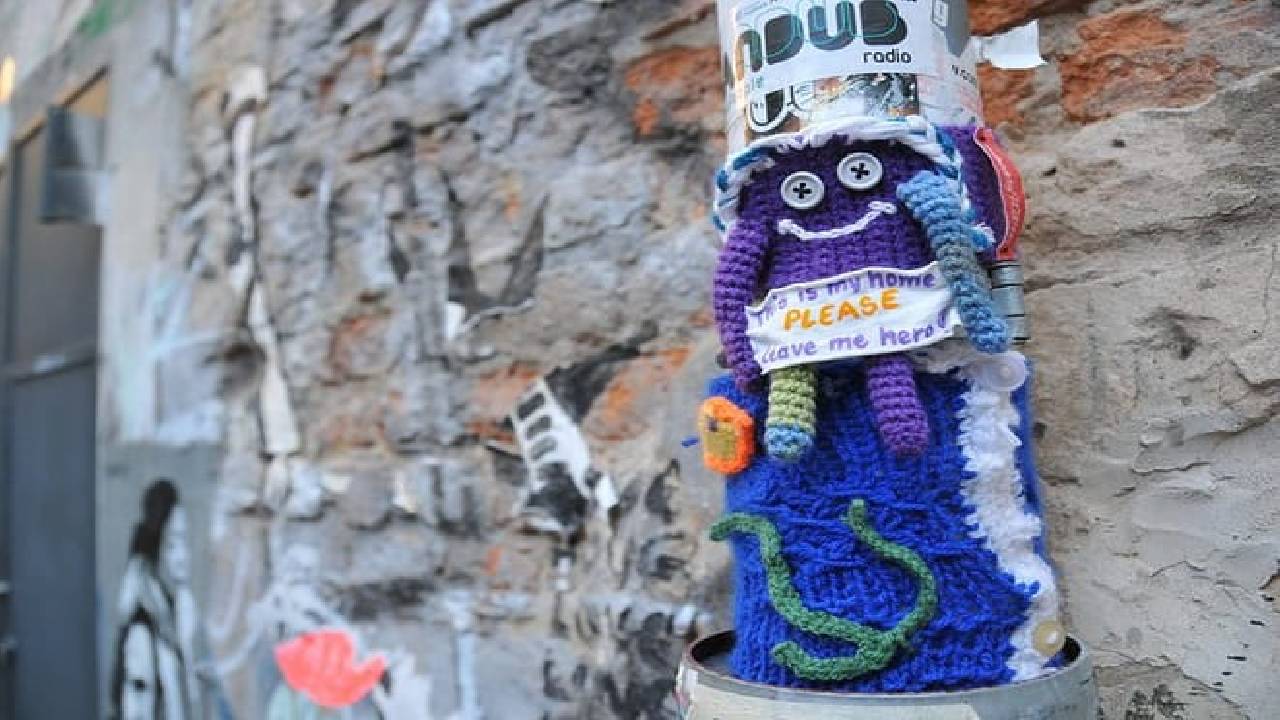 Berlin: Kreuzberg Street Art & Urban Life Walking Audio Tour on a Mobile App
