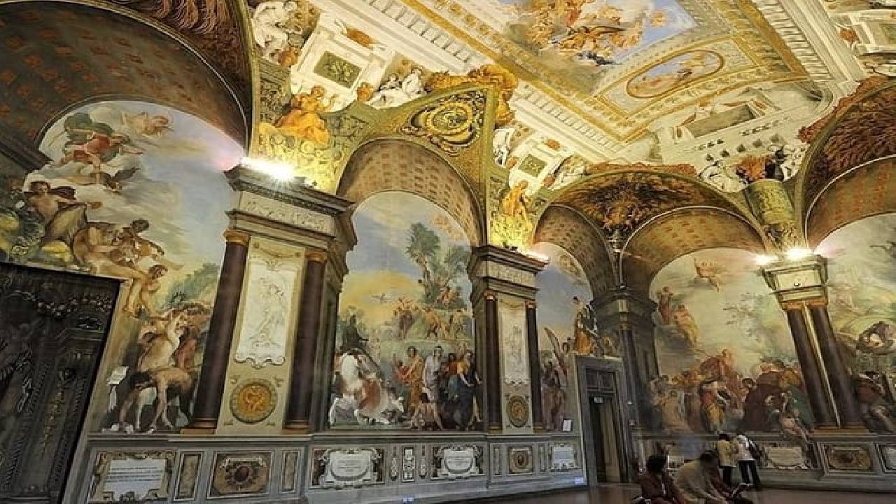 Palazzo Pitti and Palatine Gallery Skip-the-Line Tickets with In-app Audio Guide