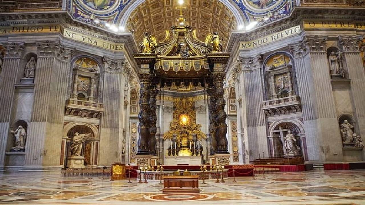 St. Peter's Basilica: Audio Tour on Mobile App + Entrance
