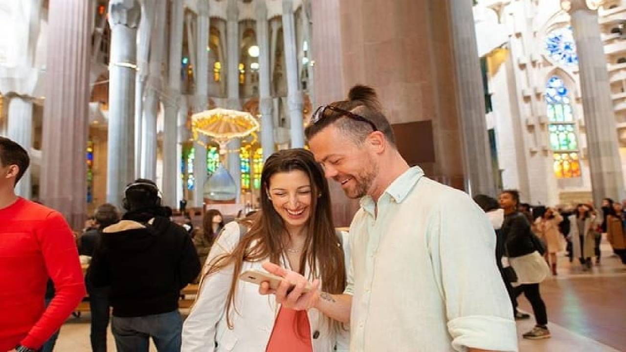 Sagrada Familia: Fast-Track Ticket and Audio Tour on Mobile App (ES)