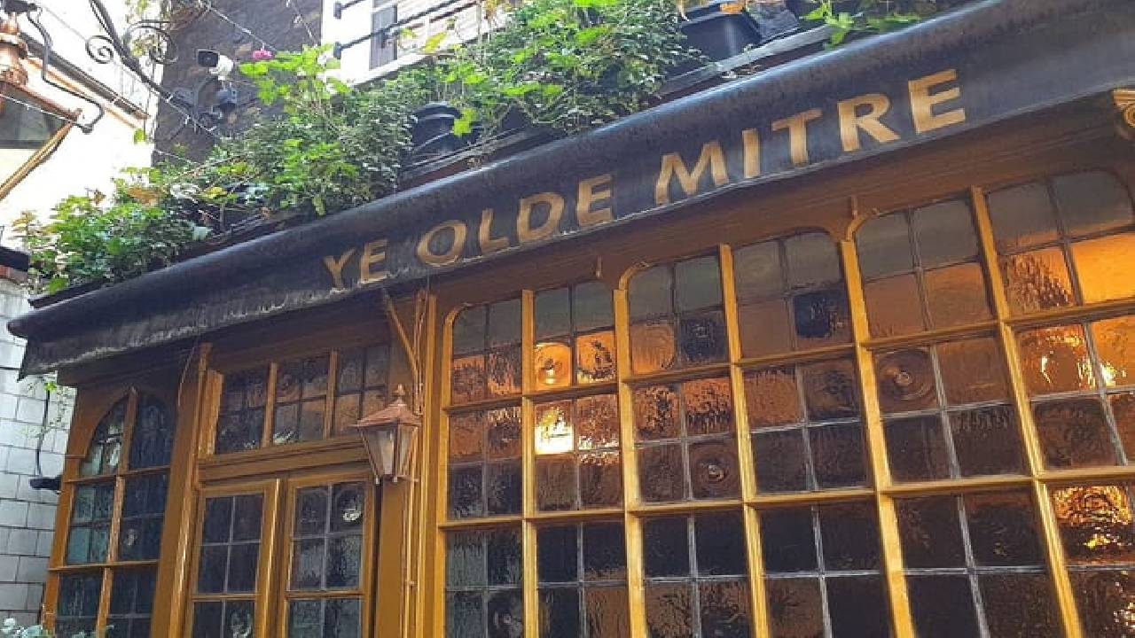 London Pub Crawl: an Ale Trail through the Greatest Historic Pubs