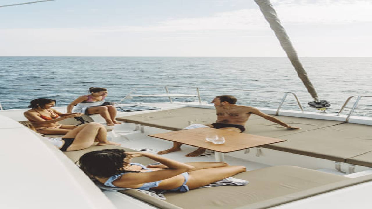 2 hours private luxury catamaran Barcelona (Bali 4.1)