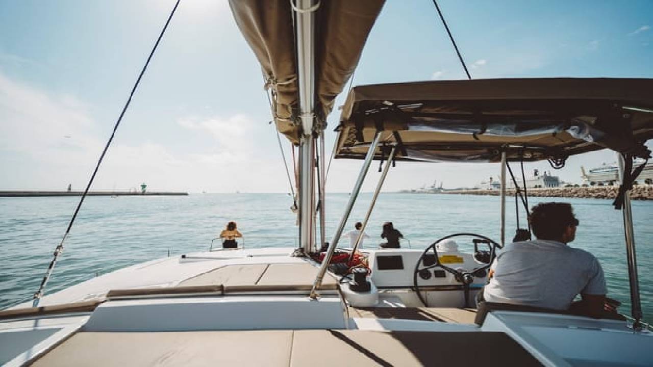 2 hours private luxury catamaran Barcelona (Bali 4.1)