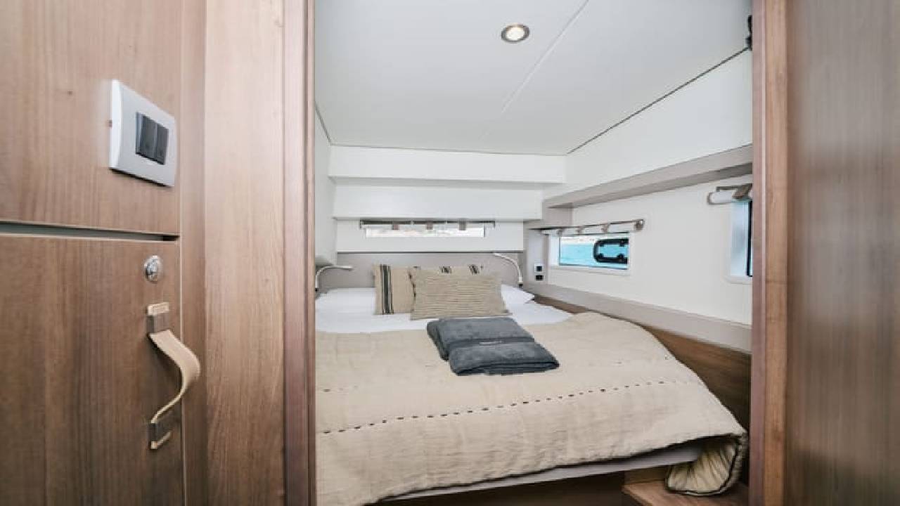 2 hours private luxury catamaran Barcelona (Bali 4.2)