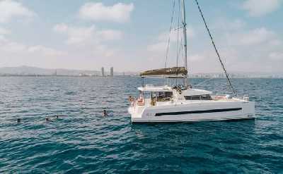 3 hours private luxury catamaran Barcelona (Bali 4.1)