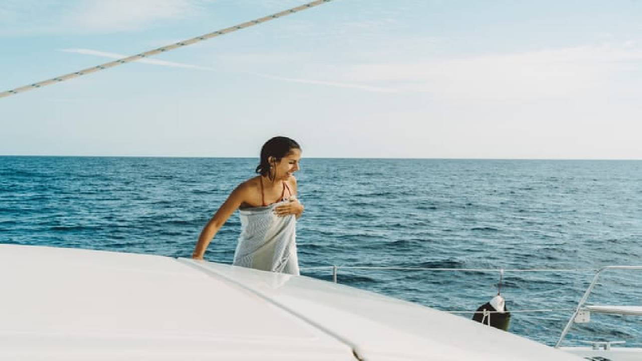 3 hours private luxury catamaran Barcelona (Bali 4.1)