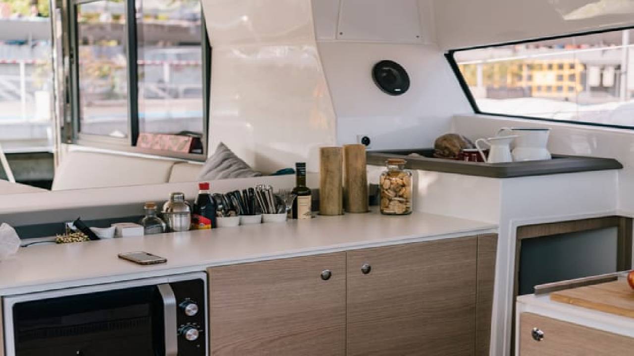 3 hours private luxury catamaran Barcelona (Bali 4.1)