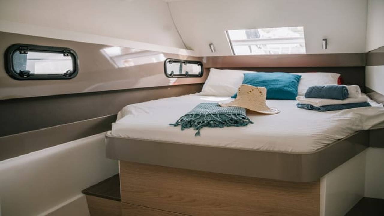 3 hours private luxury catamaran Barcelona (Bali 4.1)