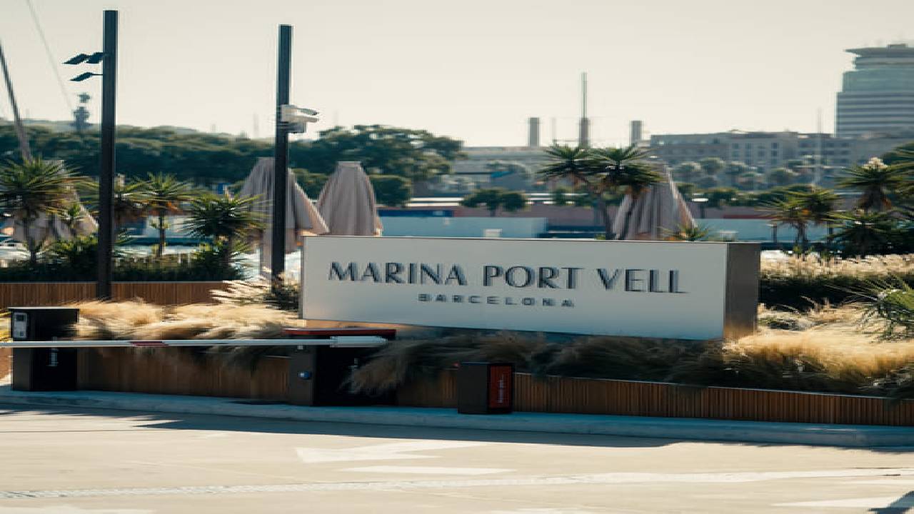 3 hours private luxury catamaran Barcelona (Bali 4.1)