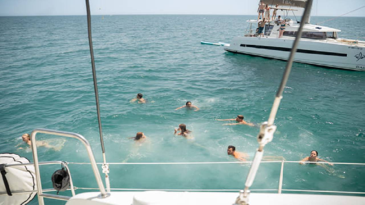3 hours private luxury catamaran Barcelona (Bali 4.2)