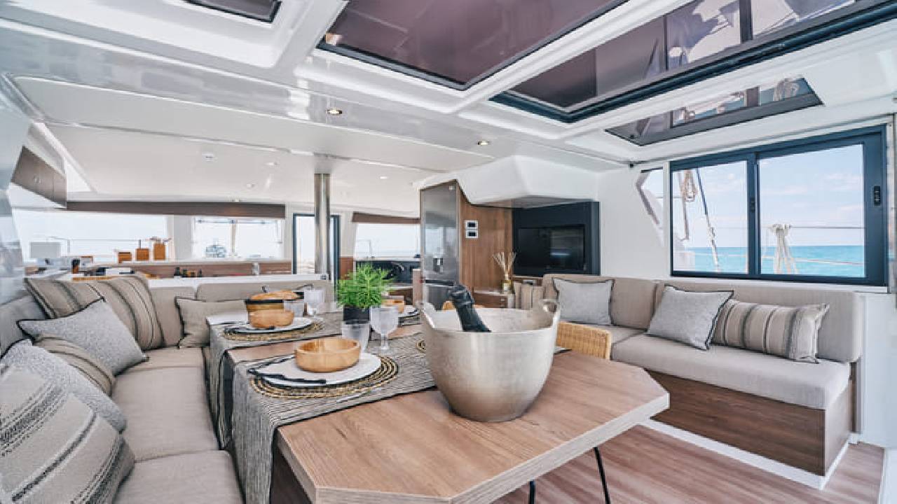 3 hours private luxury catamaran Barcelona (Bali 4.2)