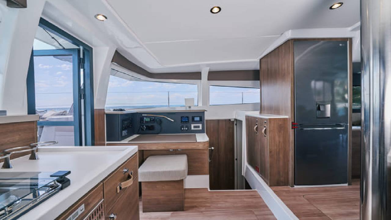 3 hours private luxury catamaran Barcelona (Bali 4.2)