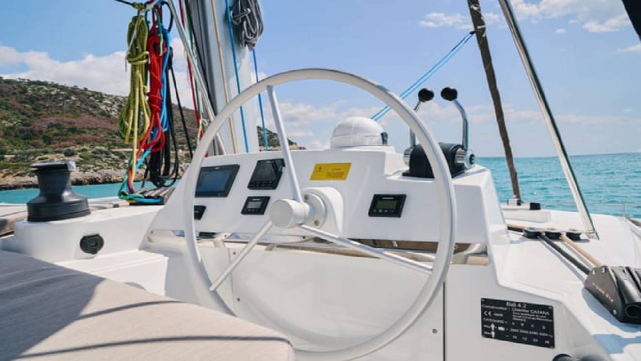 3 hours private luxury catamaran Barcelona (Bali 4.2)