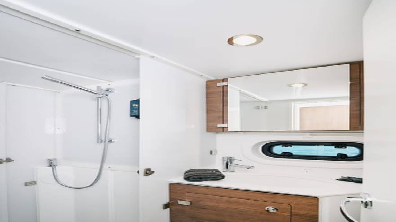 3 hours private luxury catamaran Barcelona (Bali 4.2)