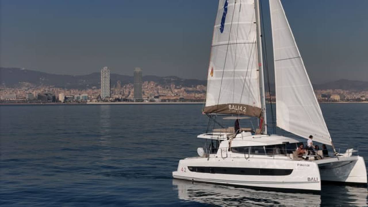 3 hours private luxury catamaran Barcelona (Bali 4.2)