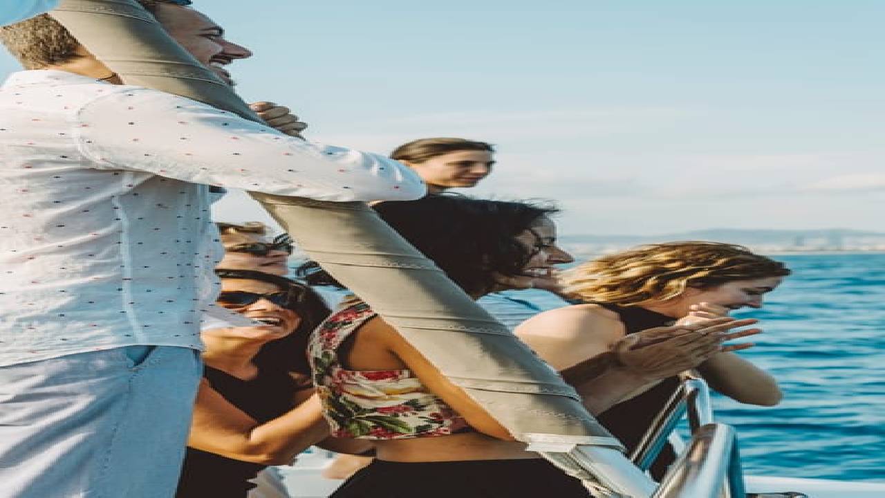 4 hours private luxury catamaran Barcelona (Bali 4.1)