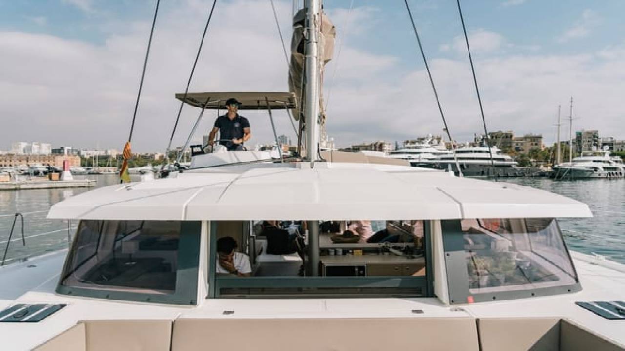 4 hours private luxury catamaran Barcelona (Bali 4.1)