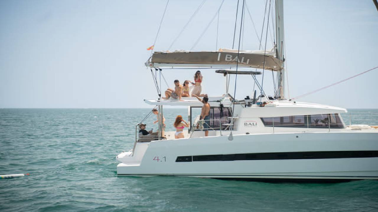 4 hours private luxury catamaran Barcelona (Bali 4.1)