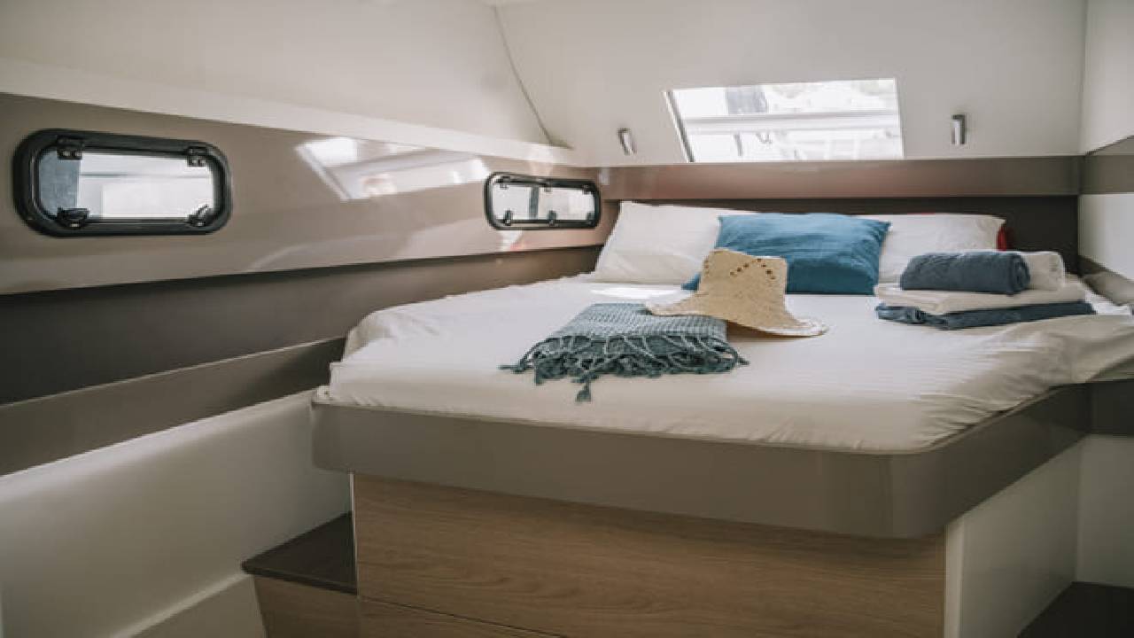 4 hours private luxury catamaran Barcelona (Bali 4.1)