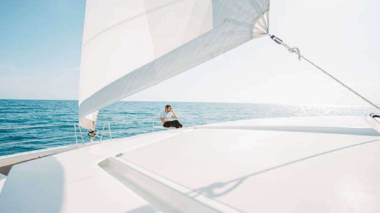4 hours private luxury catamaran Barcelona (Bali 4.1)