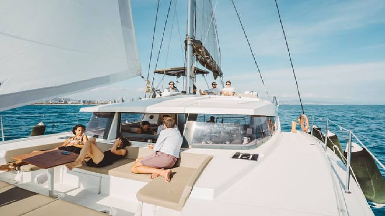 4 hours private luxury catamaran Barcelona (Bali 4.1)