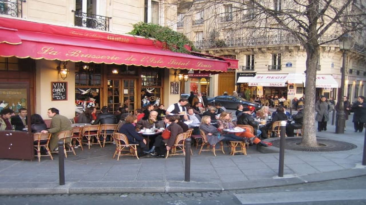 Montmartre French Bistrot, Aperitif and Wine Tasting Walking Tour 