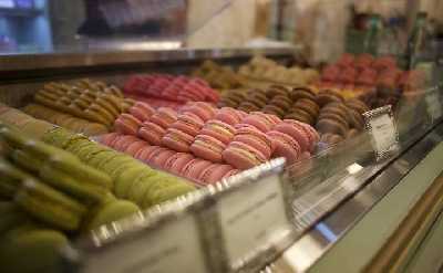 Crepes, Chocolates and Macarons in Montmartre 