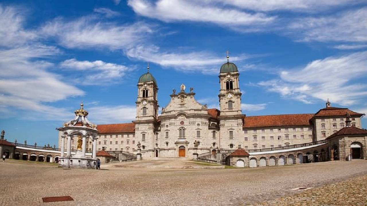  Cheesemaking and Mount Titlis in the heart of the Alps (Private Tour)