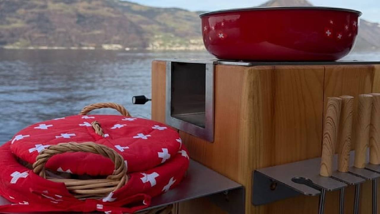 Snow Hike above Lake Lucerne and Fondue (Private Tour)