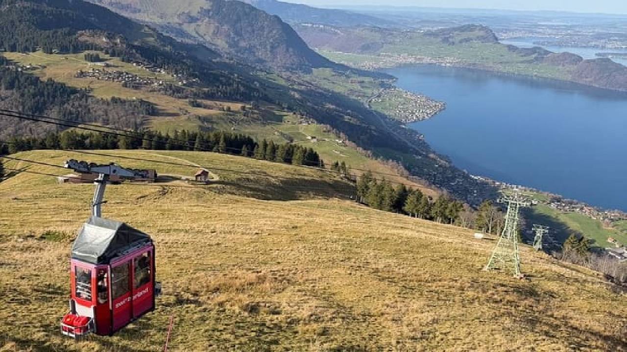Snow Hike above Lake Lucerne and Fondue (Private Tour)