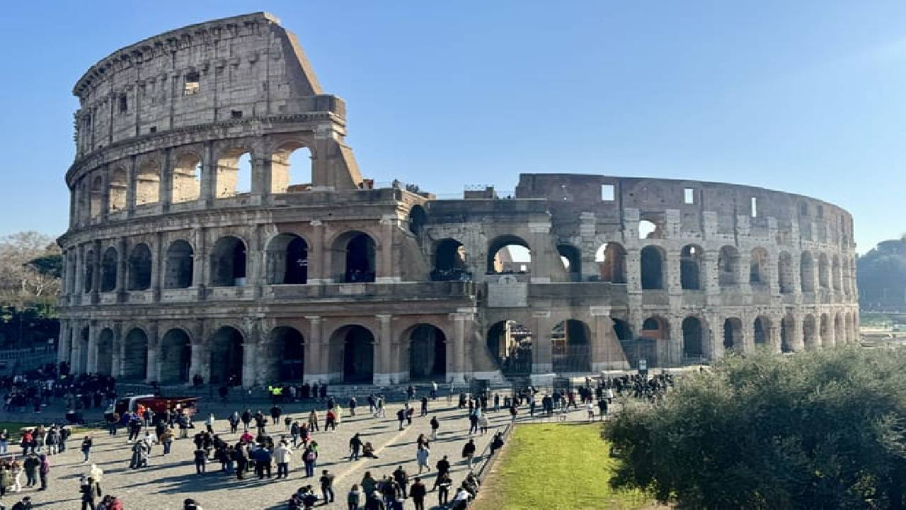 Rome 24-Hour Hop-On Hop-Off Bus + Colosseum, Roman Forum & Palatine Hill Tickets