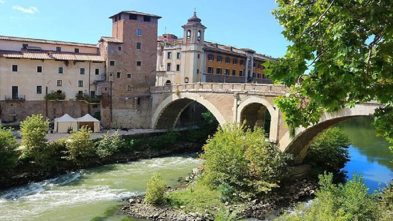 Rome 24-Hour Hop-On Hop-Off Bus + Colosseum, Roman Forum & Palatine Hill Tickets