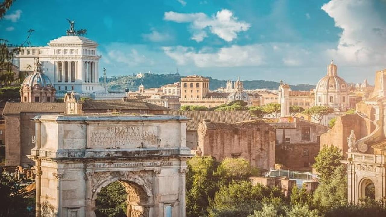 Rome 24-Hour Hop-On Hop-Off Bus + Colosseum, Roman Forum & Palatine Hill Tickets